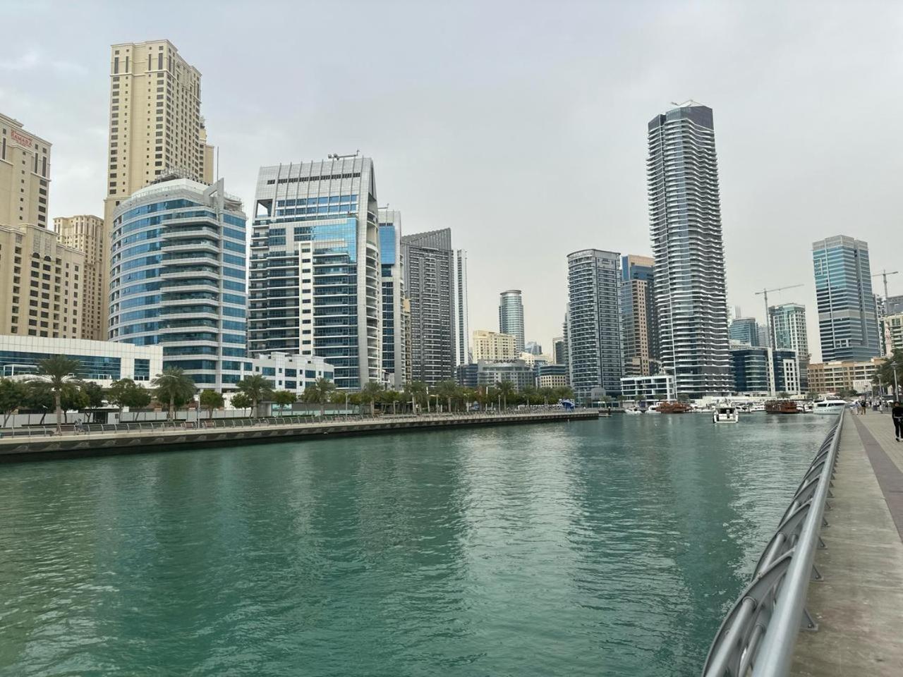 Success Luxury Apartment - 5 Min Away Marina Corniche - Free Housekeeping Provided Everyday-24-7 Staff Available For Services Dubai Exteriör bild