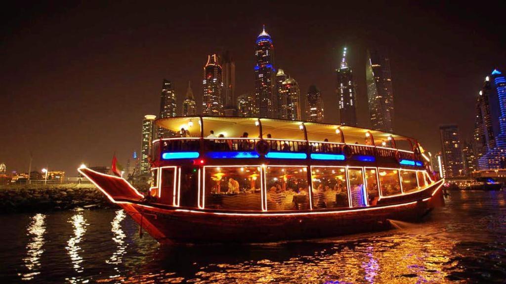 Success Luxury Apartment - 5 Min Away Marina Corniche - Free Housekeeping Provided Everyday-24-7 Staff Available For Services Dubai Exteriör bild