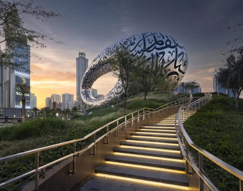Success Luxury Apartment - 5 Min Away Marina Corniche - Free Housekeeping Provided Everyday-24-7 Staff Available For Services Dubai Exteriör bild