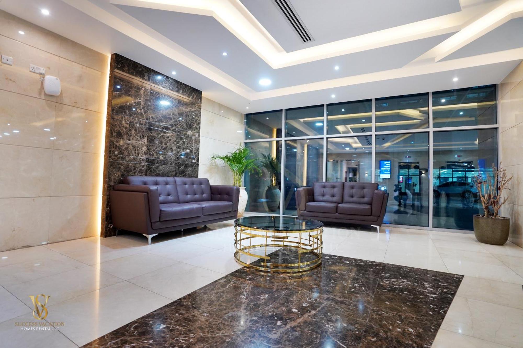 Success Luxury Apartment - 5 Min Away Marina Corniche - Free Housekeeping Provided Everyday-24-7 Staff Available For Services Dubai Exteriör bild